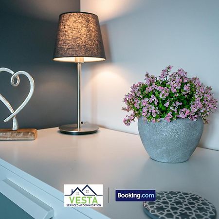 Three Bedroom Apartment By Vesta Serviced Accommodation & Short Lets Hatfield With Free Parking エクステリア 写真