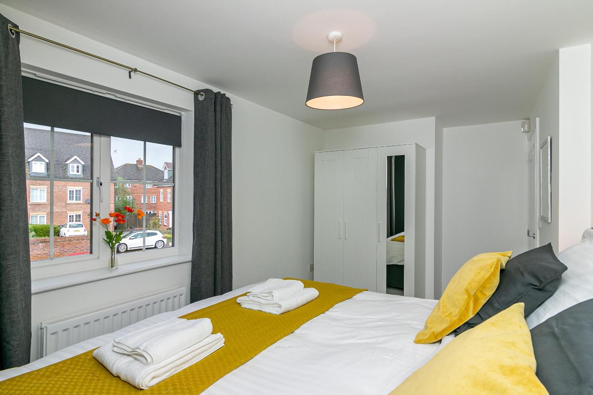 Three Bedroom Apartment By Vesta Serviced Accommodation & Short Lets Hatfield With Free Parking エクステリア 写真