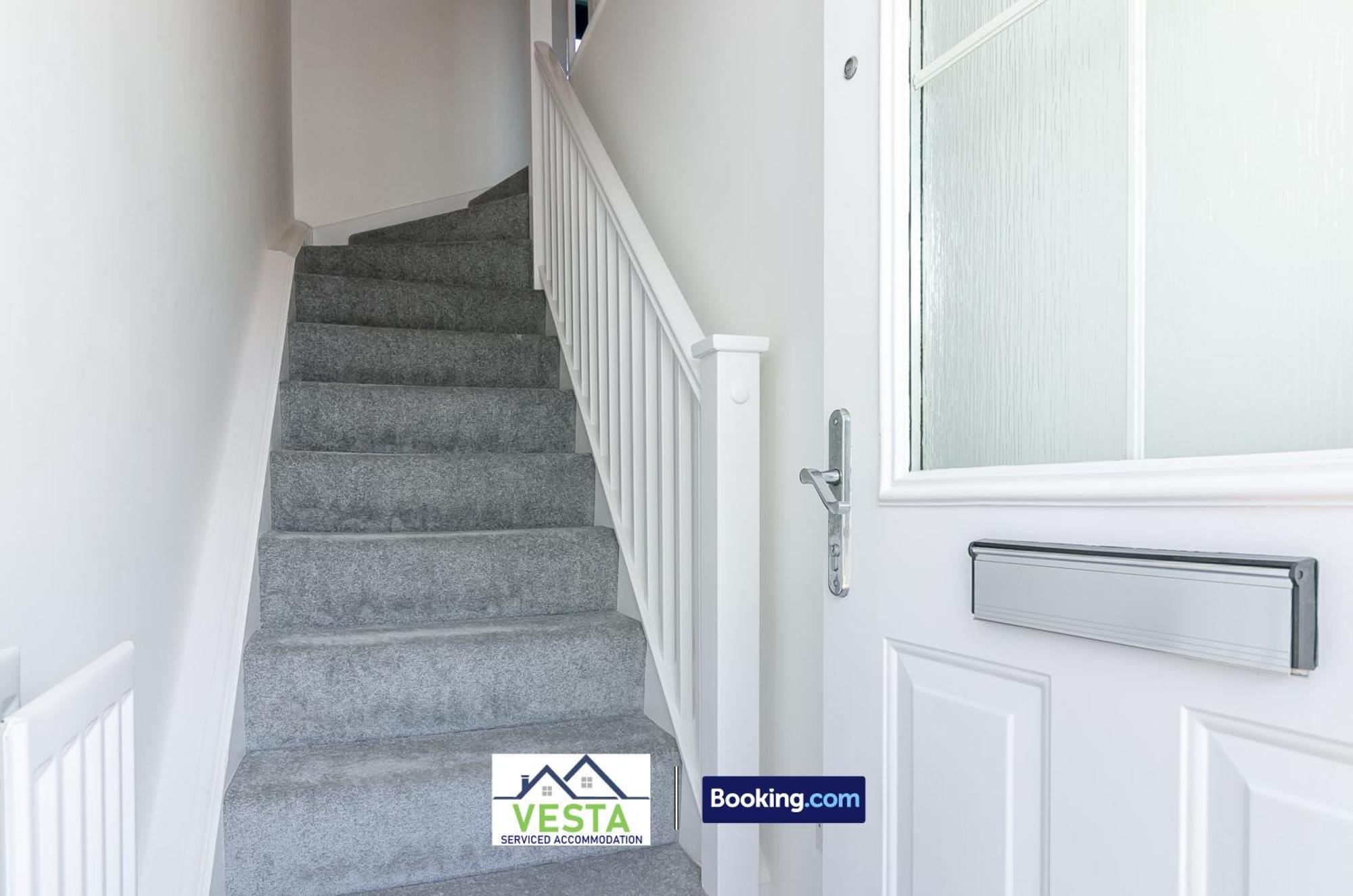 Three Bedroom Apartment By Vesta Serviced Accommodation & Short Lets Hatfield With Free Parking エクステリア 写真