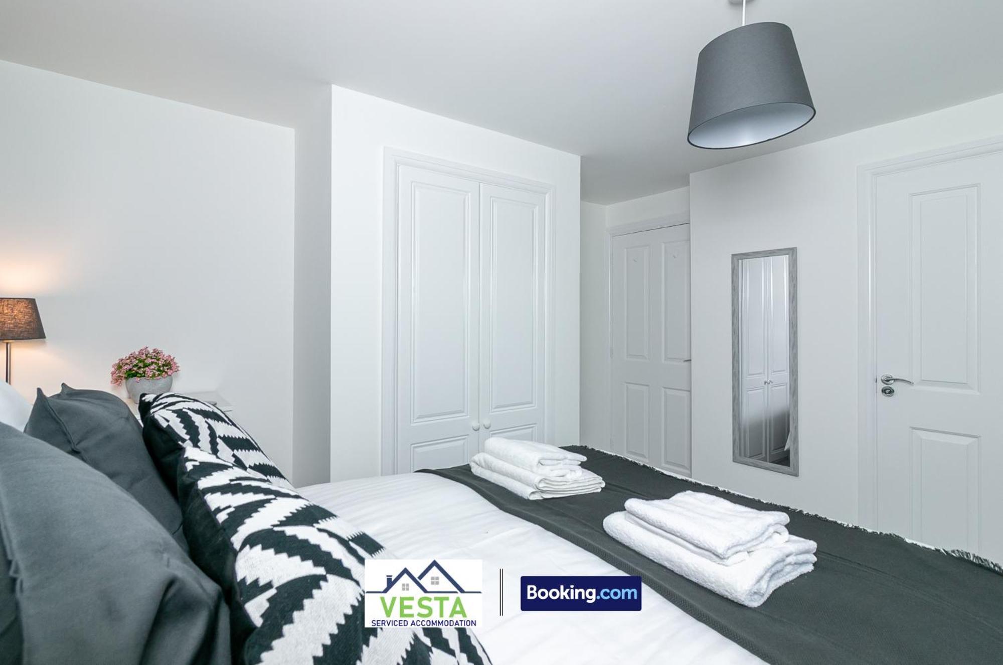 Three Bedroom Apartment By Vesta Serviced Accommodation & Short Lets Hatfield With Free Parking エクステリア 写真